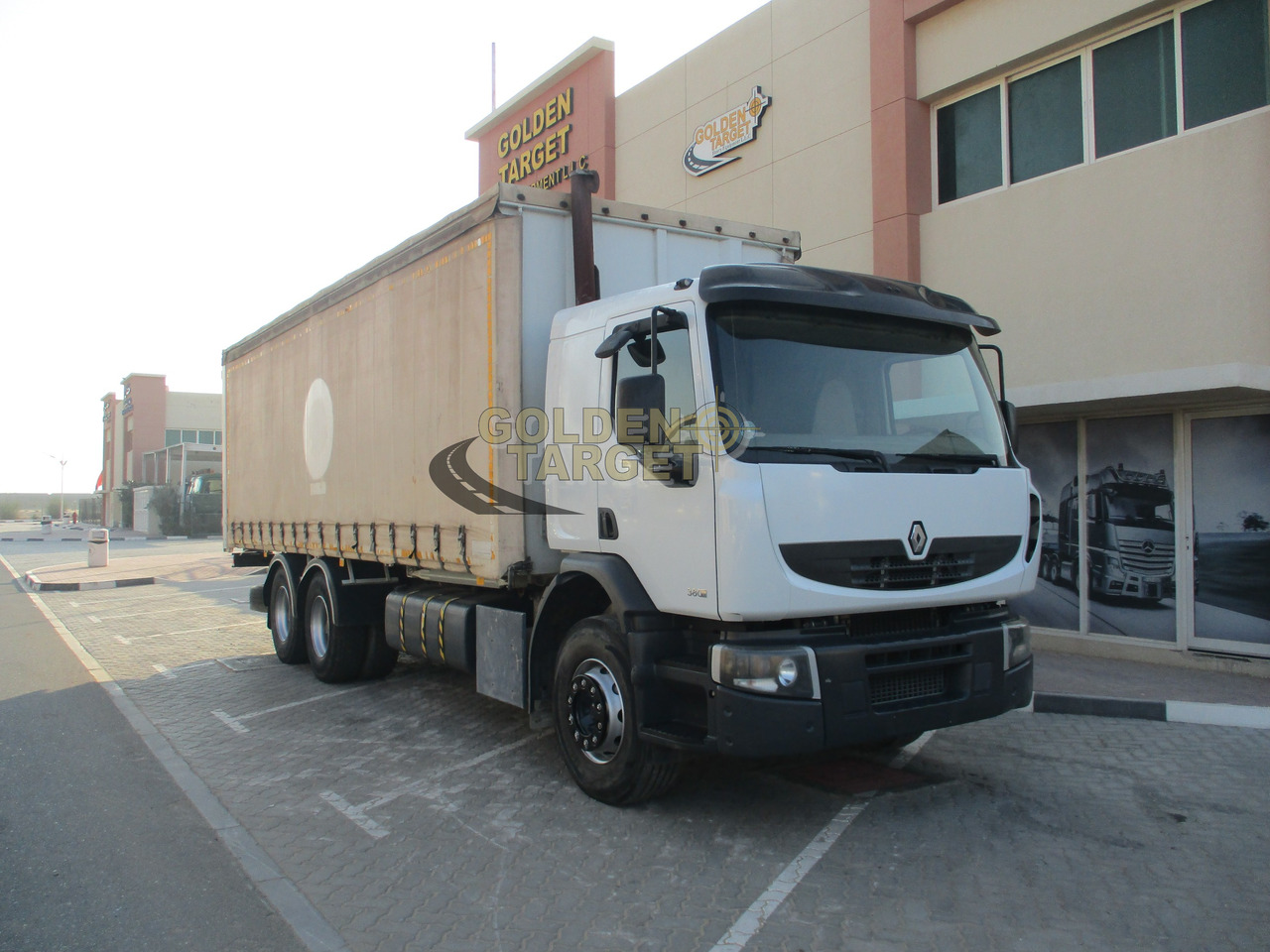 Renault KERAX 380 - Plachtové nákladné vozidlo: obrázok 1 Renault KERAX 380 - Plachtové nákladné vozidlo: obrázok 1