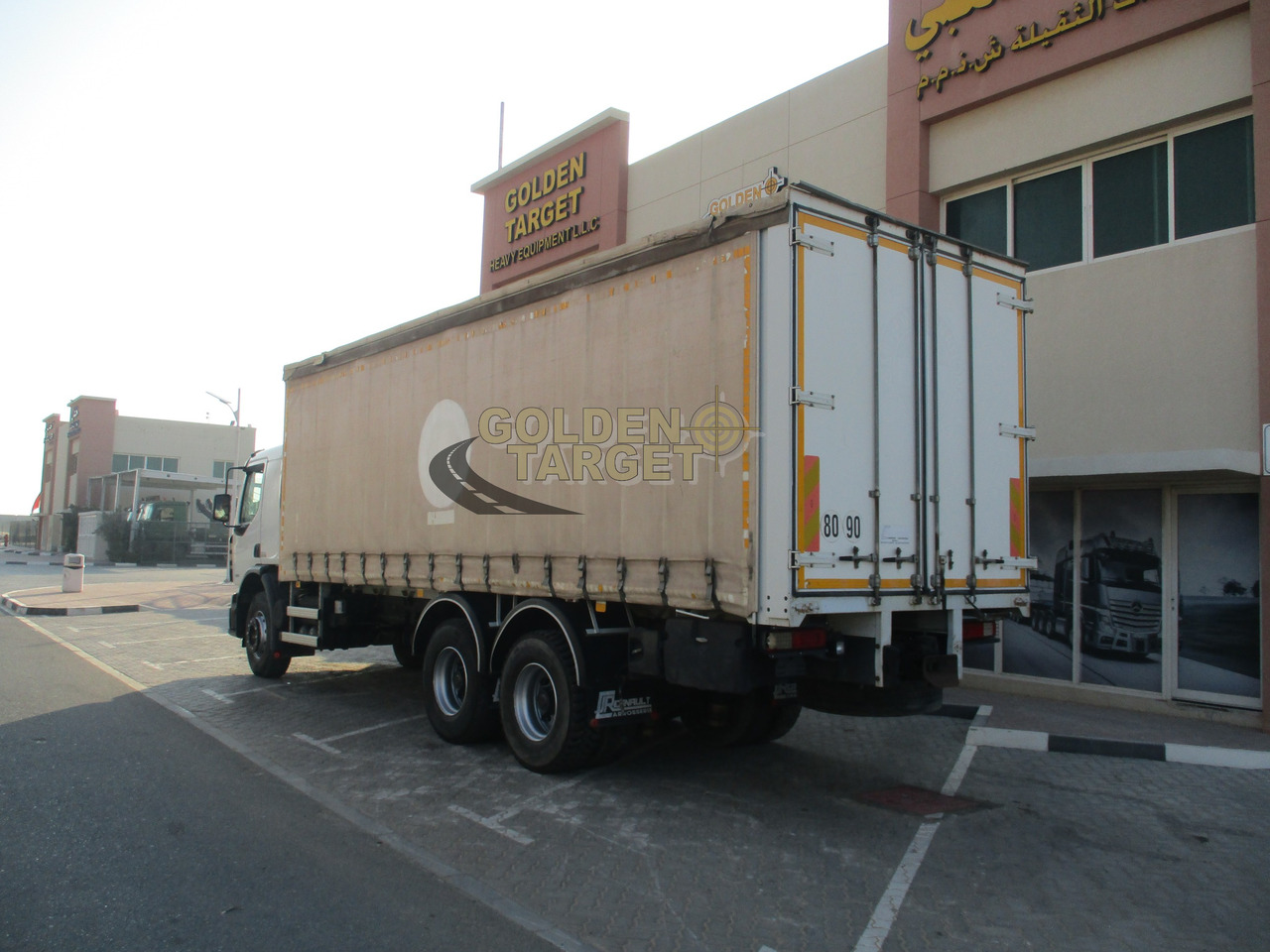 Renault KERAX 380 - Plachtové nákladné vozidlo: obrázok 4 Renault KERAX 380 - Plachtové nákladné vozidlo: obrázok 4
