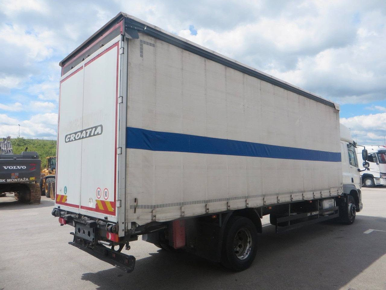 DAF CF320 4x2 18T Curtainside 7.70m - Plachtové nákladné vozidlo: obrázok 3 DAF CF320 4x2 18T Curtainside 7.70m - Plachtové nákladné vozidlo: obrázok 3