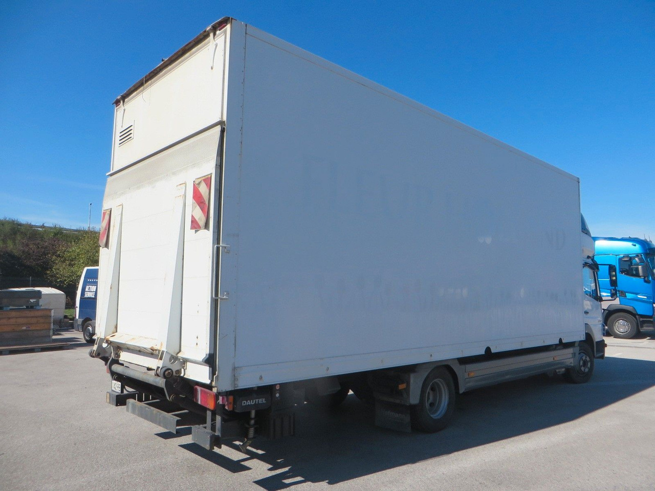 Mercedes-Benz Atego 1024 Box body with tail lift - Skříňový nákladní auto: obrázok 3 Mercedes-Benz Atego 1024 Box body with tail lift - Skříňový nákladní auto: obrázok 3