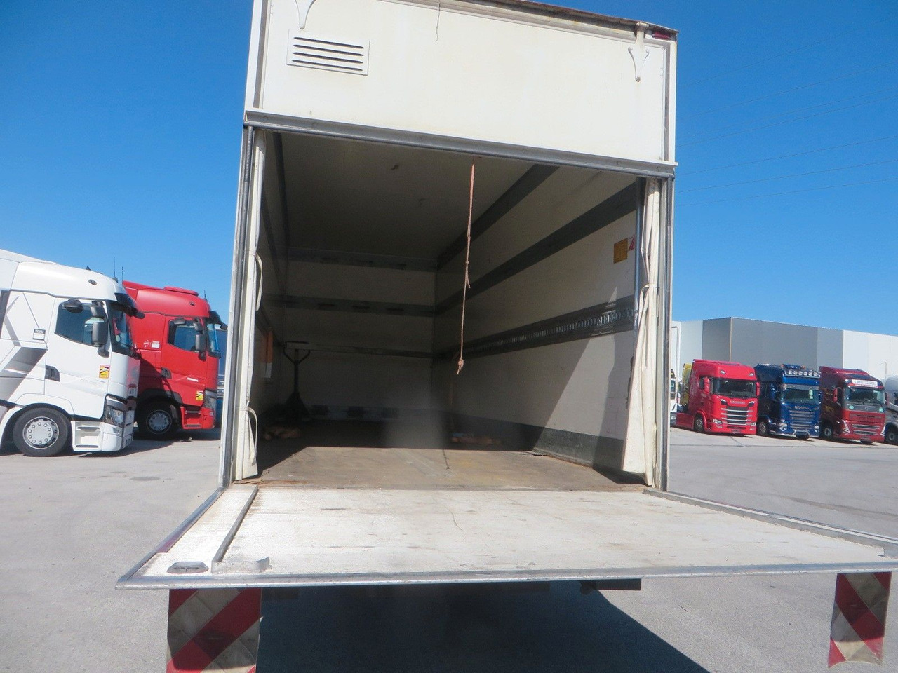 Mercedes-Benz Atego 1024 Box body with tail lift - Skříňový nákladní auto: obrázok 5 Mercedes-Benz Atego 1024 Box body with tail lift - Skříňový nákladní auto: obrázok 5
