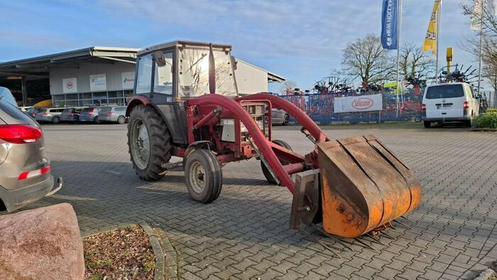 Case IH 633 Frontlader mit Dunggabel und Schaufel - Traktor: obrázok 2 Case IH 633 Frontlader mit Dunggabel und Schaufel - Traktor: obrázok 2