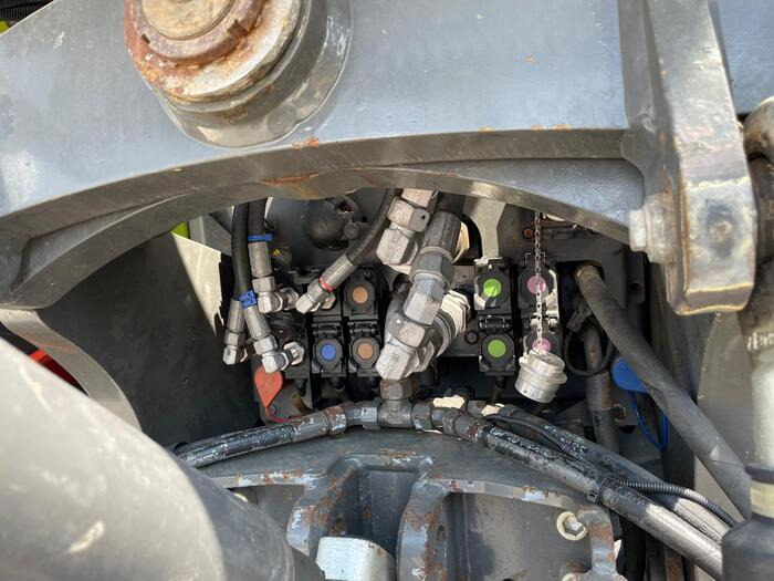 Claas Xerion 4000 - Traktor: obrázok 3 Claas Xerion 4000 - Traktor: obrázok 3