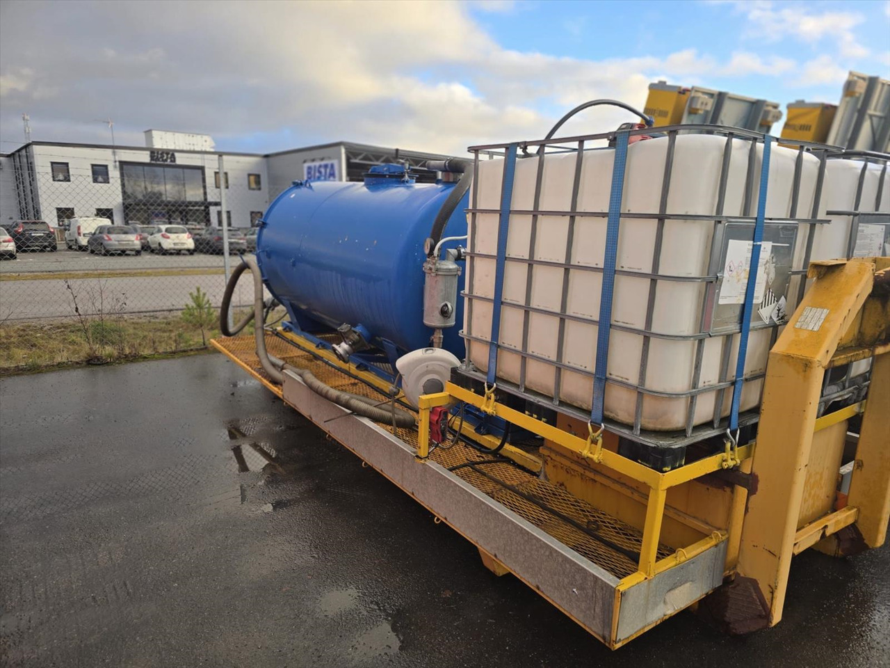 Lastväxlaflak med tank - Kontajner abroll: obrázok 1 Lastväxlaflak med tank - Kontajner abroll: obrázok 1