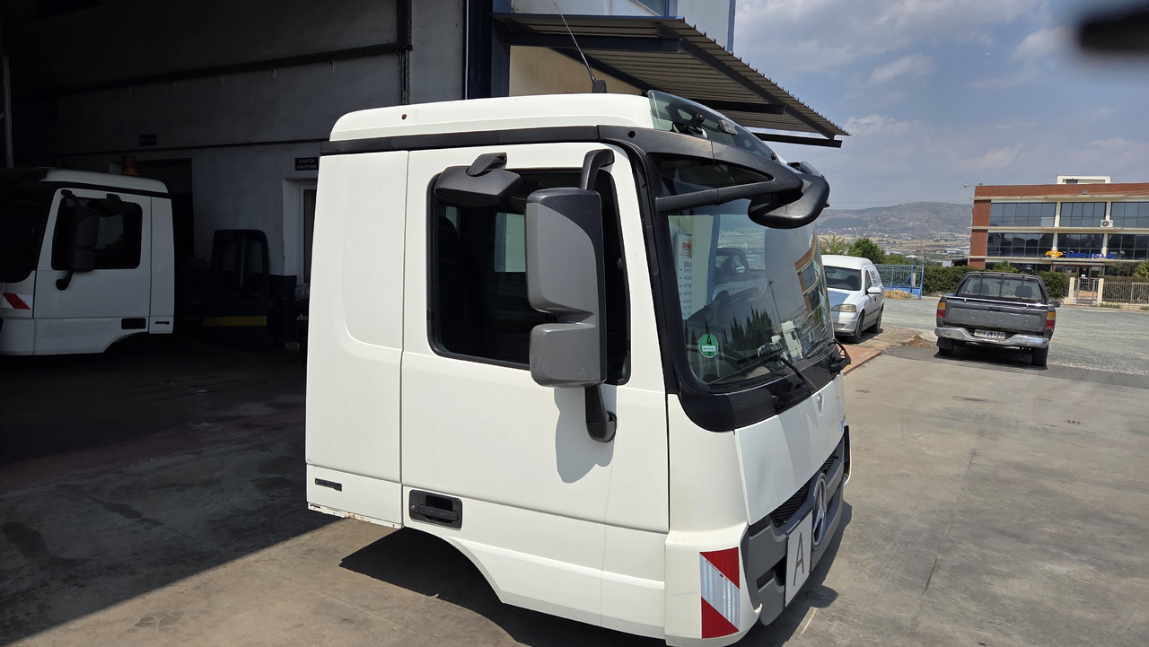 MERCEDES ACTROS MP3 MEDIUM - Kabína: obrázok 1 MERCEDES ACTROS MP3 MEDIUM - Kabína: obrázok 1