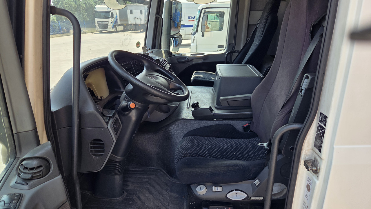 MERCEDES ACTROS MP3 MEDIUM - Kabína: obrázok 5 MERCEDES ACTROS MP3 MEDIUM - Kabína: obrázok 5