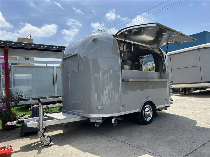 Small Food Trailer Crepes, Gelato & More | European Street Food Truck - Predajná príves: obrázok 4 Small Food Trailer Crepes, Gelato & More | European Street Food Truck - Predajná príves: obrázok 4