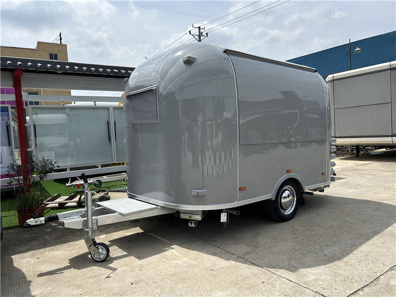 Small Food Trailer Crepes, Gelato & More | European Street Food Truck - Predajná príves: obrázok 5 Small Food Trailer Crepes, Gelato & More | European Street Food Truck - Predajná príves: obrázok 5