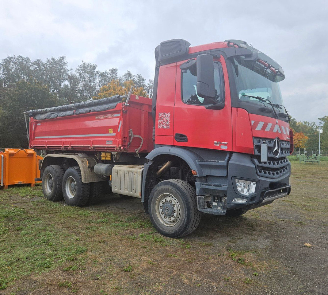 Mercedes-Benz Arocs 3346 6x6 Dreiseitenkipper mit Bordmatik - Sklápač: obrázok 4 Mercedes-Benz Arocs 3346 6x6 Dreiseitenkipper mit Bordmatik - Sklápač: obrázok 4