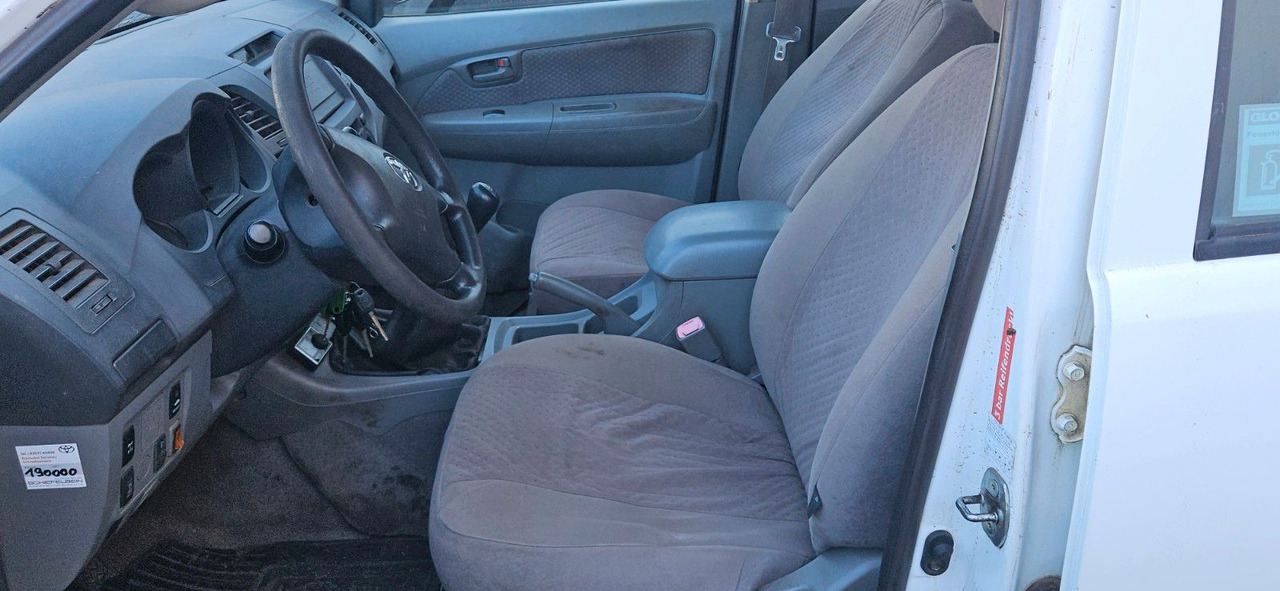 Toyota Hilux Double Cab 4x4 - SUV: obrázok 5 Toyota Hilux Double Cab 4x4 - SUV: obrázok 5