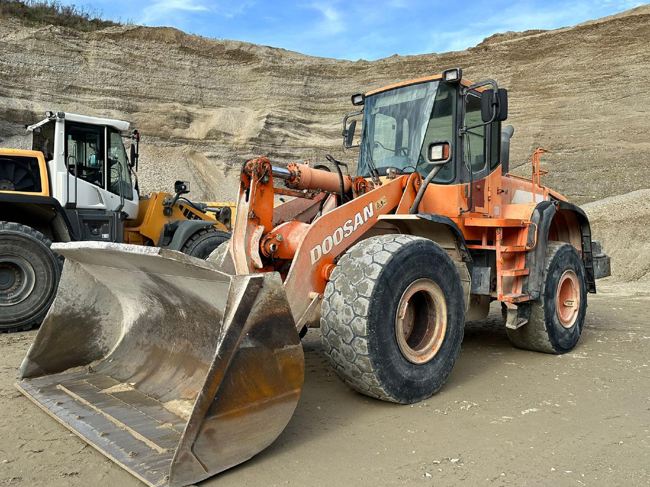 Doosan DL 300 - Kolesový nakladač: obrázok 1 Doosan DL 300 - Kolesový nakladač: obrázok 1