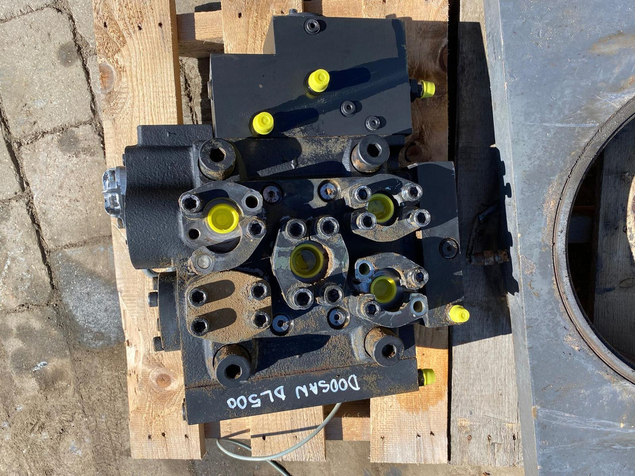 Doosan DL 500 - Hydraulický ventil pre Stavebné stroje: obrázok 2 Doosan DL 500 - Hydraulický ventil pre Stavebné stroje: obrázok 2