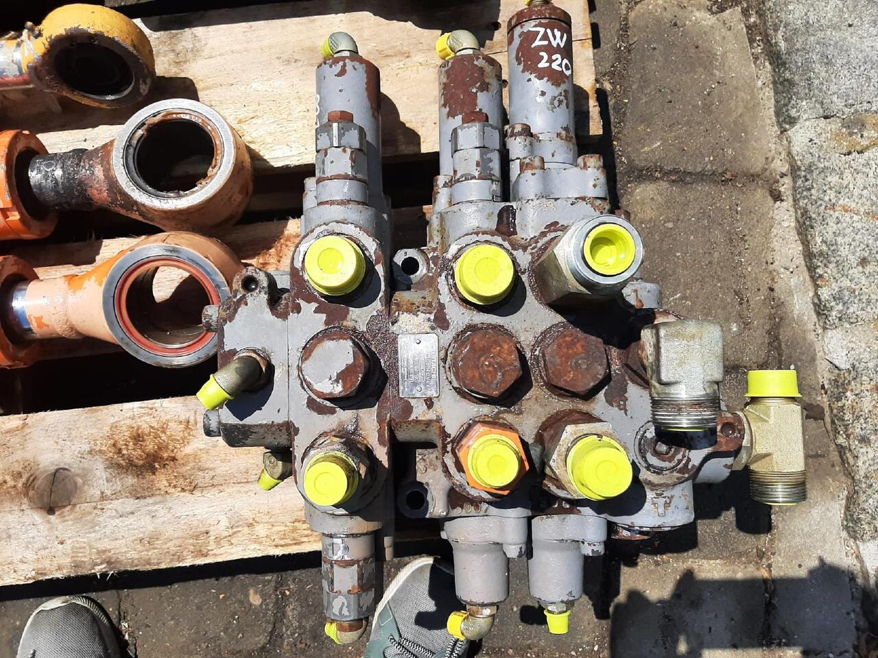 Hitachi ZW 220 - Hydraulický ventil pre Stavebné stroje: obrázok 3 Hitachi ZW 220 - Hydraulický ventil pre Stavebné stroje: obrázok 3