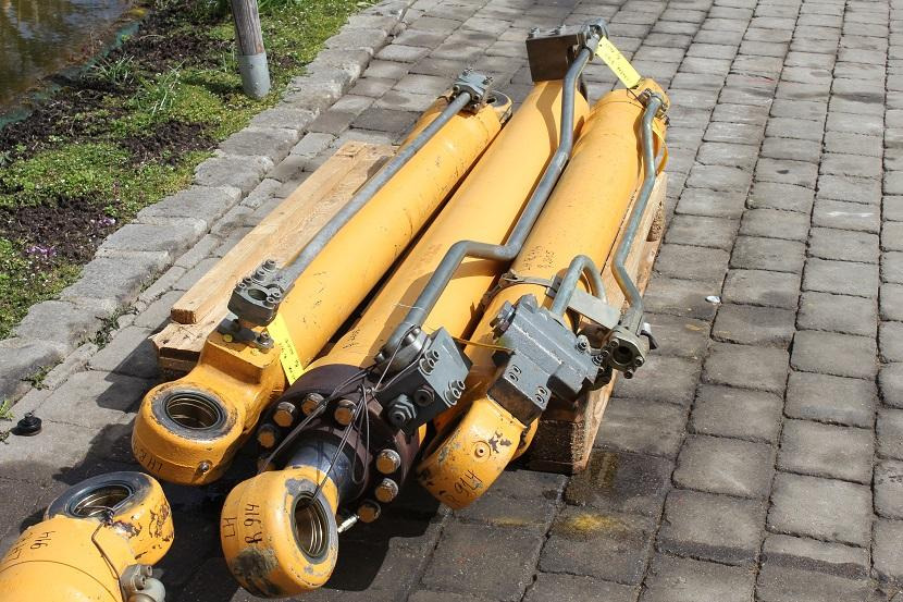 Liebherr R 914 - Hydraulický valec pre Stavebné stroje: obrázok 5 Liebherr R 914 - Hydraulický valec pre Stavebné stroje: obrázok 5