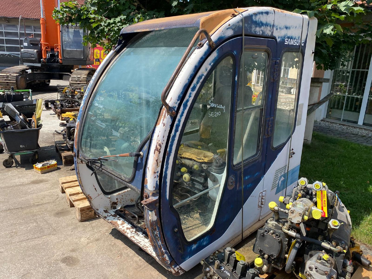 Samsung SE 210 - Kabína pre Stavebné stroje: obrázok 1 Samsung SE 210 - Kabína pre Stavebné stroje: obrázok 1