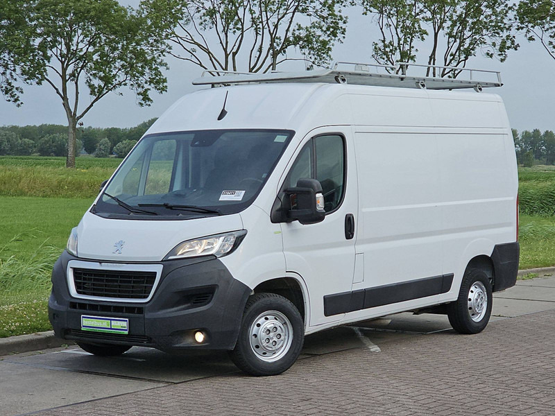 Peugeot Boxer 2.2 L2H2 Imperiaal Navi - Furgon: obrázok 2 Peugeot Boxer 2.2 L2H2 Imperiaal Navi - Furgon: obrázok 2