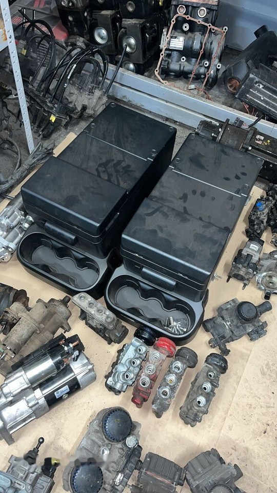 Lodówka Iveco Stralis Indel B SP740 5801710334   IVECO - Kabína a interiér pre Nákladné auto: obrázok 1 Lodówka Iveco Stralis Indel B SP740 5801710334   IVECO - Kabína a interiér pre Nákladné auto: obrázok 1