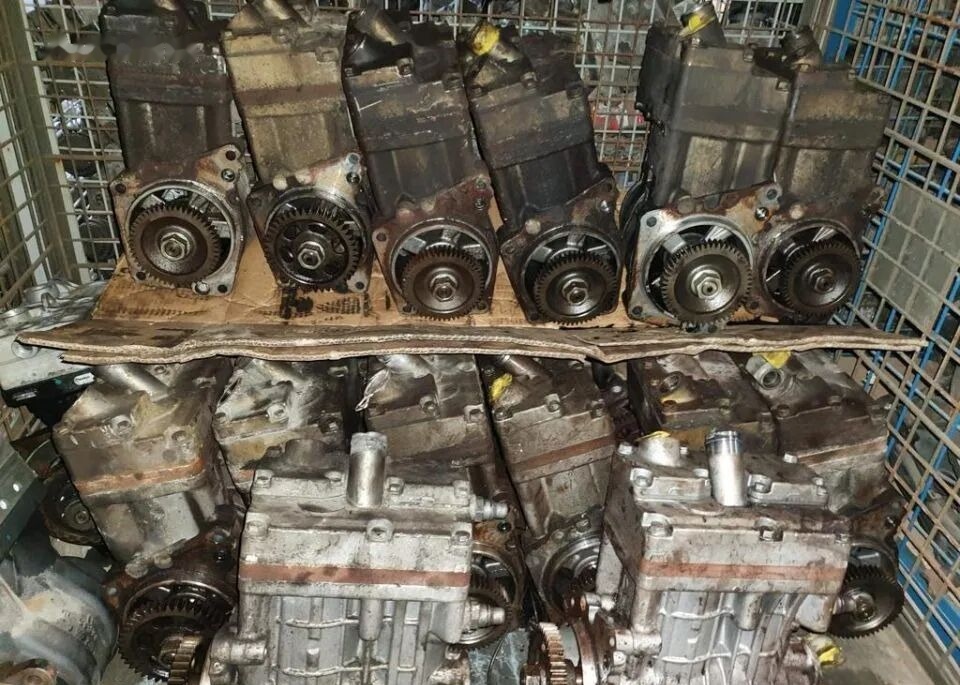 Mercedes-Benz Mercedes Actros MP4 Voith A4711303215 Mercedes-Benz truck - Kompresor pre Nákladné auto: obrázok 1 Mercedes-Benz Mercedes Actros MP4 Voith A4711303215 Mercedes-Benz truck - Kompresor pre Nákladné auto: obrázok 1