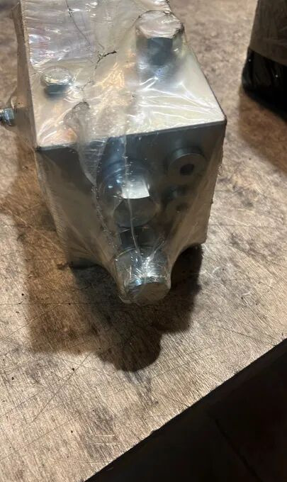 Rexroth Flow Divider R930062425 - Brzdový ventil pre Nákladné auto: obrázok 1 Rexroth Flow Divider R930062425 - Brzdový ventil pre Nákladné auto: obrázok 1