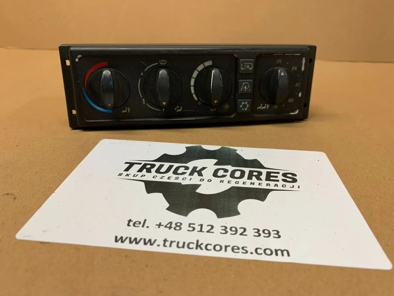 Scania Sterownik Klimatyzacji KT010 VOLVO P/N 21093503 Scania truck - Palubná doska pre Nákladné auto: obrázok 1 Scania Sterownik Klimatyzacji KT010 VOLVO P/N 21093503 Scania truck - Palubná doska pre Nákladné auto: obrázok 1