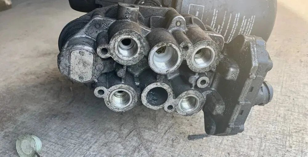 Zespół Przygotowania Powietrza IVECO Stralis LA8609 Knorr Bremse LA8609 - Brzdový ventil pre Nákladné auto: obrázok 3 Zespół Przygotowania Powietrza IVECO Stralis LA8609 Knorr Bremse LA8609 - Brzdový ventil pre Nákladné auto: obrázok 3