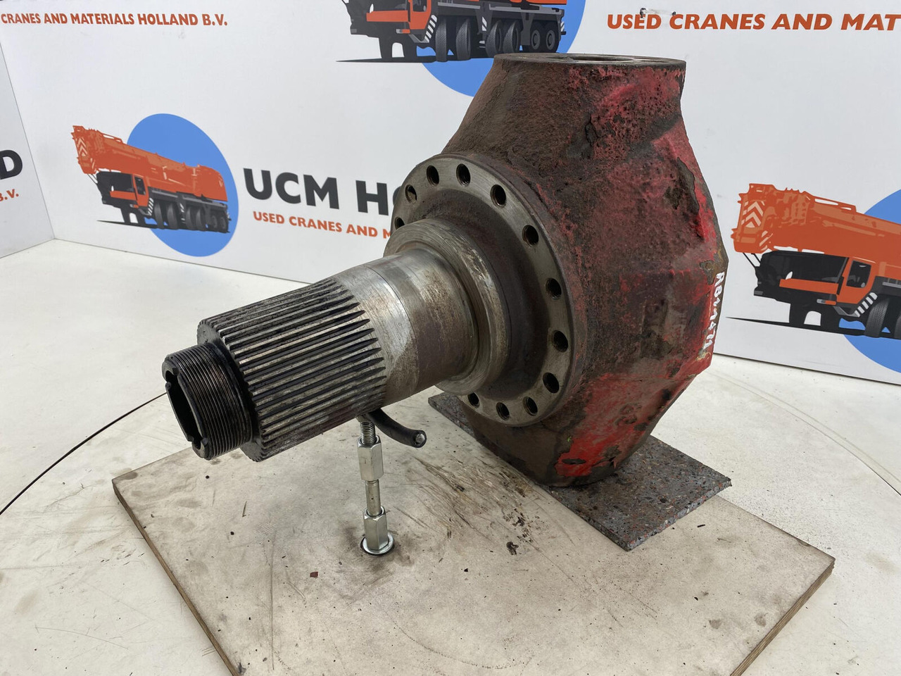 Gottwald AMK Steering knuckle 16 holes - Tehlica pre Autožeriav: obrázok 1 Gottwald AMK Steering knuckle 16 holes - Tehlica pre Autožeriav: obrázok 1