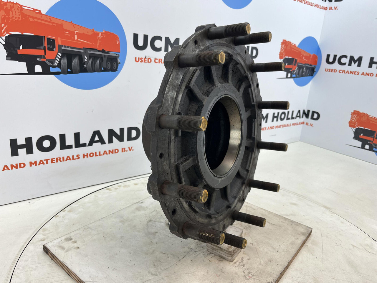 Grove GMK 3050 Megatrak wheel hub - Náboj pre Žeriav: obrázok 2 Grove GMK 3050 Megatrak wheel hub - Náboj pre Žeriav: obrázok 2