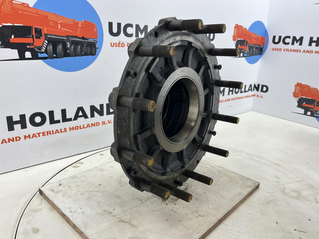 Grove GMK 3050 Megatrak wheel hub - Náboj pre Žeriav: obrázok 2 Grove GMK 3050 Megatrak wheel hub - Náboj pre Žeriav: obrázok 2