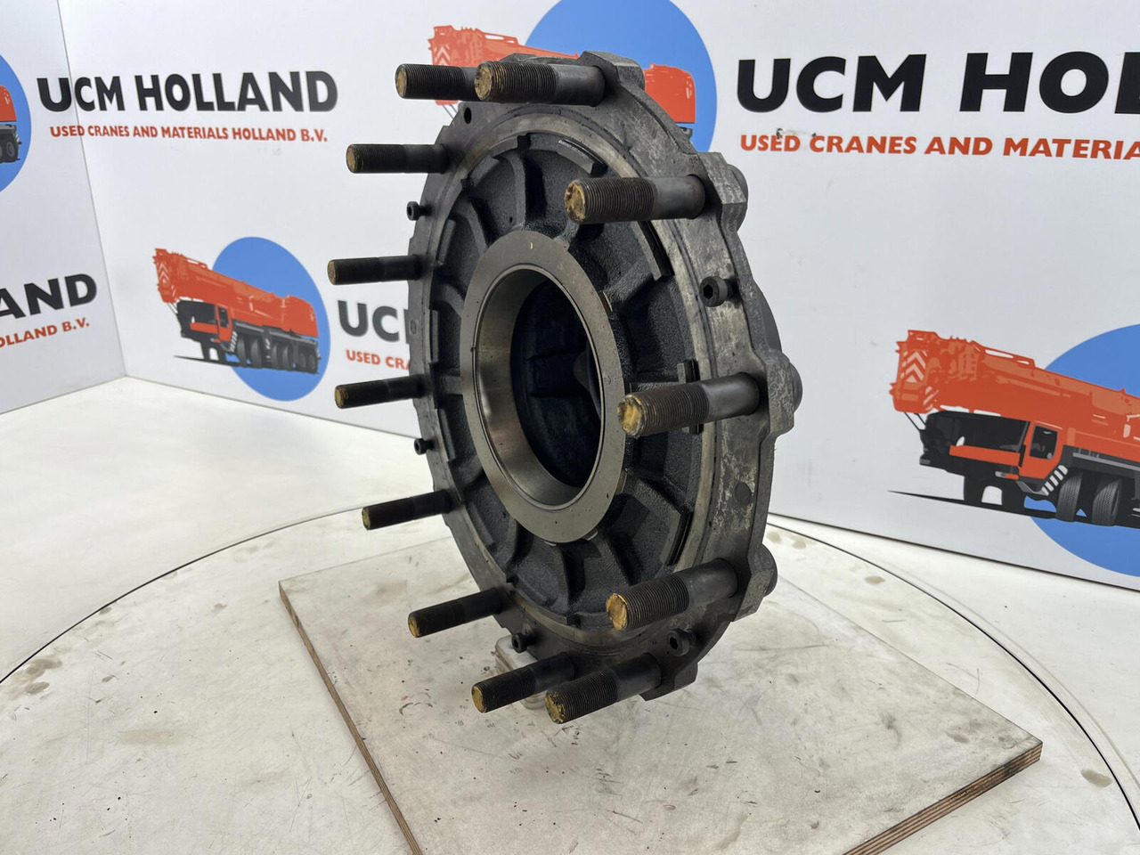 Grove GMK 3050 Megatrak wheel hub - Náboj pre Žeriav: obrázok 1 Grove GMK 3050 Megatrak wheel hub - Náboj pre Žeriav: obrázok 1
