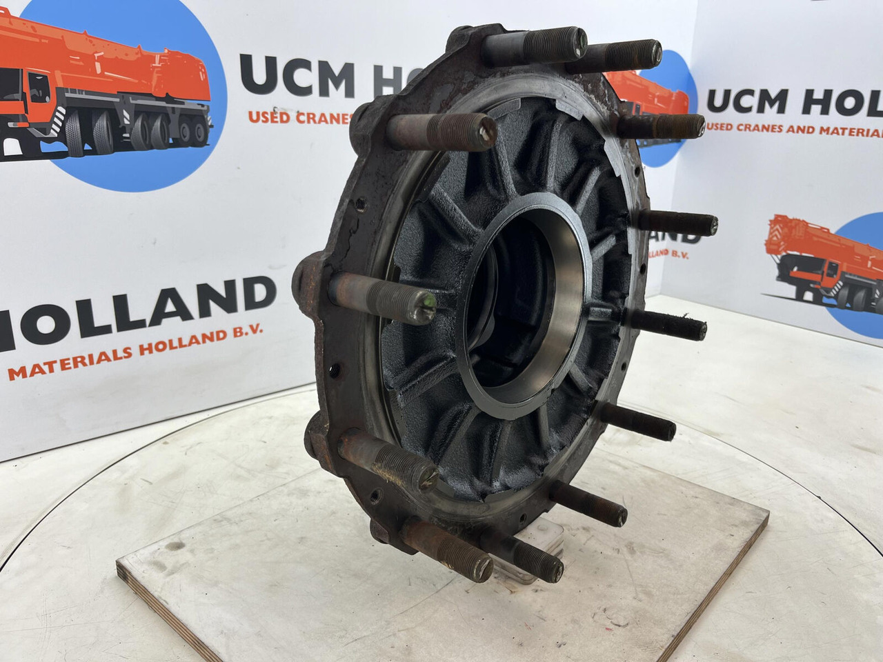 Grove GMK Megatrak wheel hub - Náboj pre Žeriav: obrázok 2 Grove GMK Megatrak wheel hub - Náboj pre Žeriav: obrázok 2