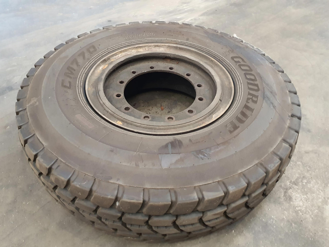 Grove Wheel 385/95R25 12 5.4 3p - Kompletné koleso pre Žeriav: obrázok 2 Grove Wheel 385/95R25 12 5.4 3p - Kompletné koleso pre Žeriav: obrázok 2