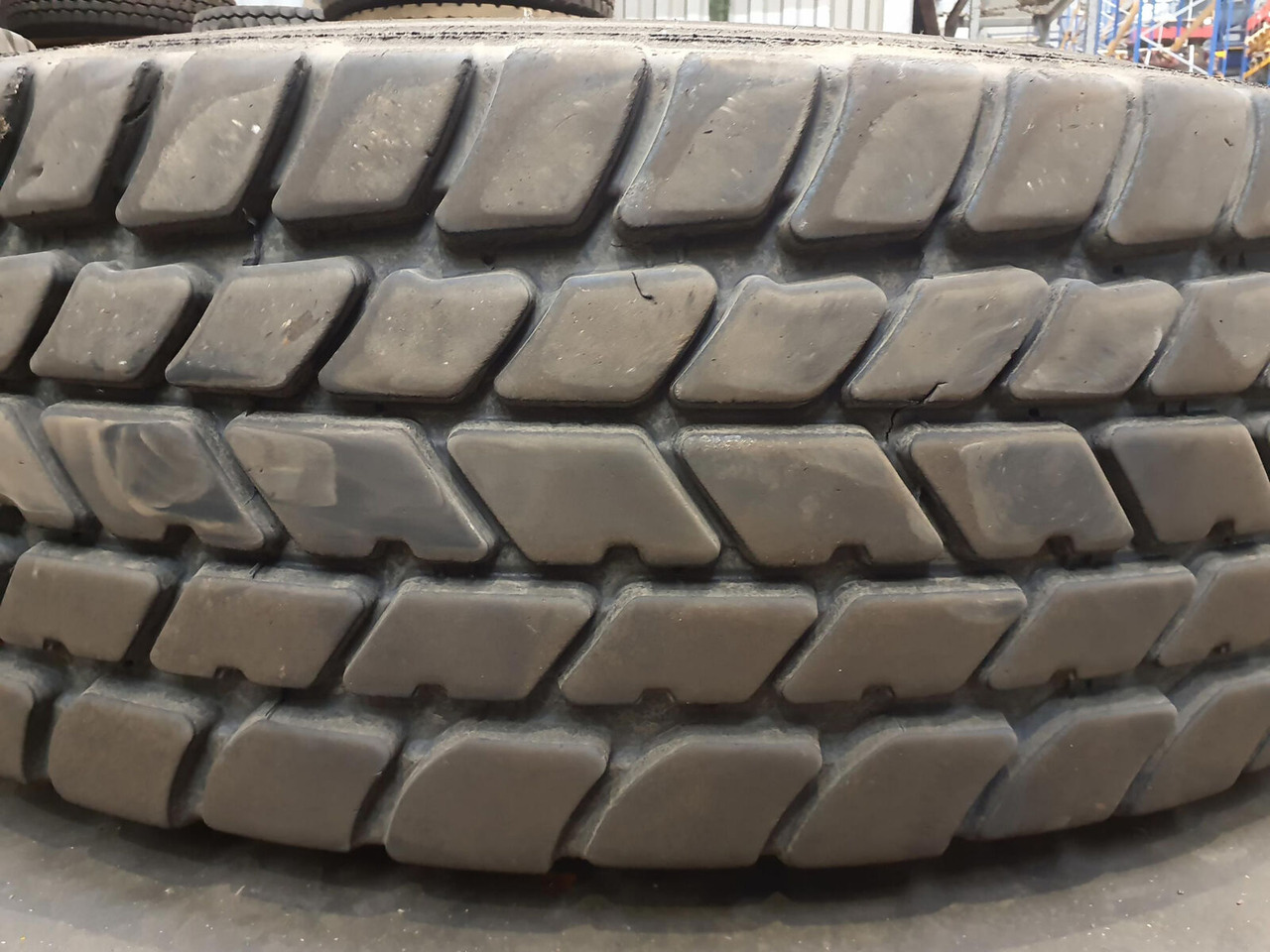 Grove Wheel 445/95R25 12 13.4 2p alu - Kompletné koleso pre Žeriav: obrázok 3 Grove Wheel 445/95R25 12 13.4 2p alu - Kompletné koleso pre Žeriav: obrázok 3