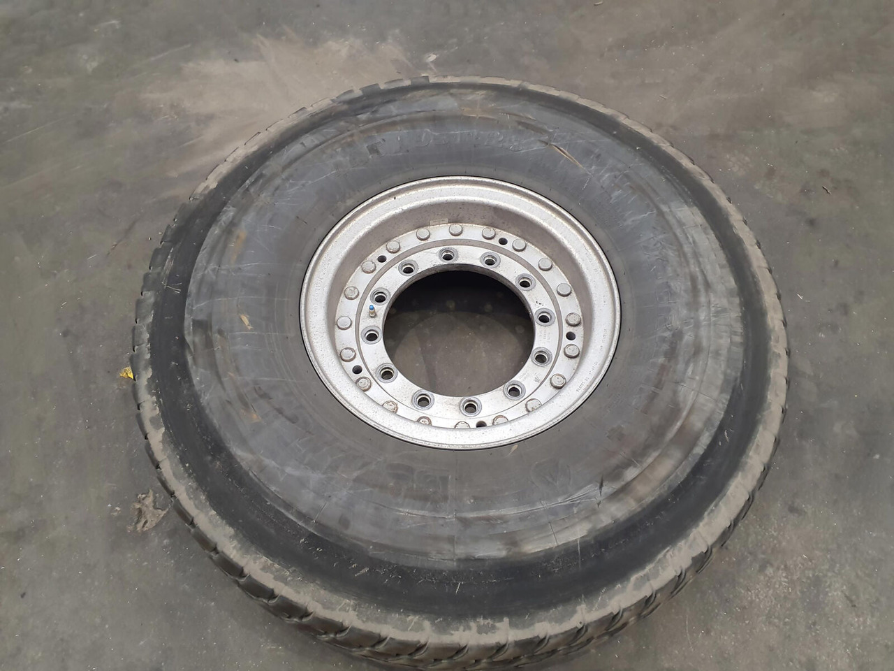 Grove Wheel 445/95R25 12 13.4 2p alu - Kompletné koleso pre Žeriav: obrázok 1 Grove Wheel 445/95R25 12 13.4 2p alu - Kompletné koleso pre Žeriav: obrázok 1