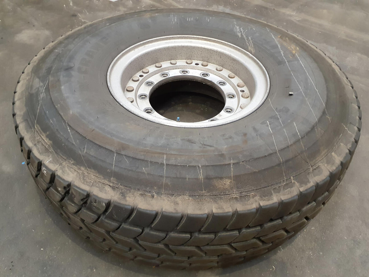 Grove Wheel 445/95R25 12 13.4 2p alu - Kompletné koleso pre Žeriav: obrázok 2 Grove Wheel 445/95R25 12 13.4 2p alu - Kompletné koleso pre Žeriav: obrázok 2