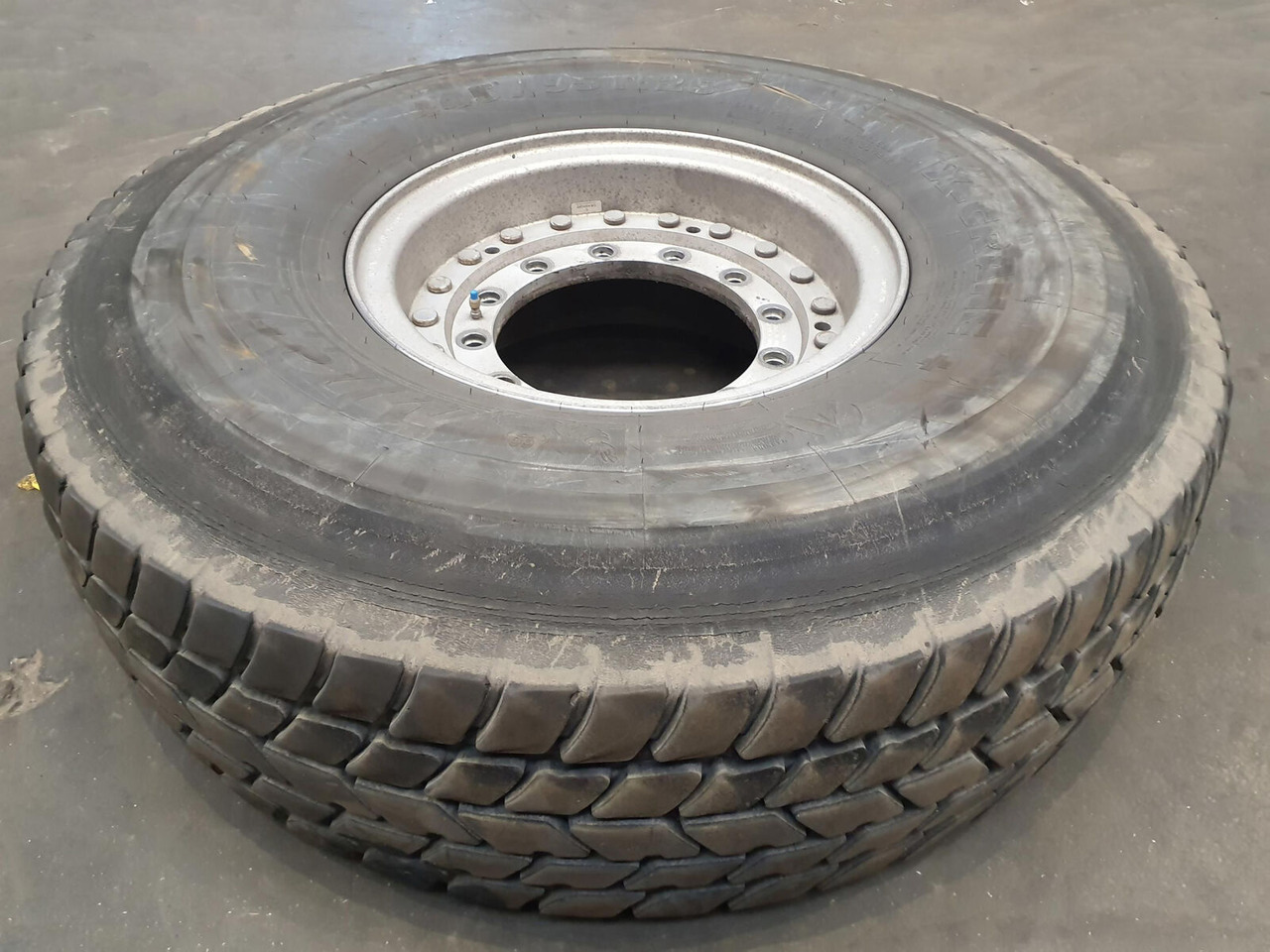 Grove Wheel 445/95R25 12 13.4 2p alu - Kompletné koleso pre Žeriav: obrázok 2 Grove Wheel 445/95R25 12 13.4 2p alu - Kompletné koleso pre Žeriav: obrázok 2