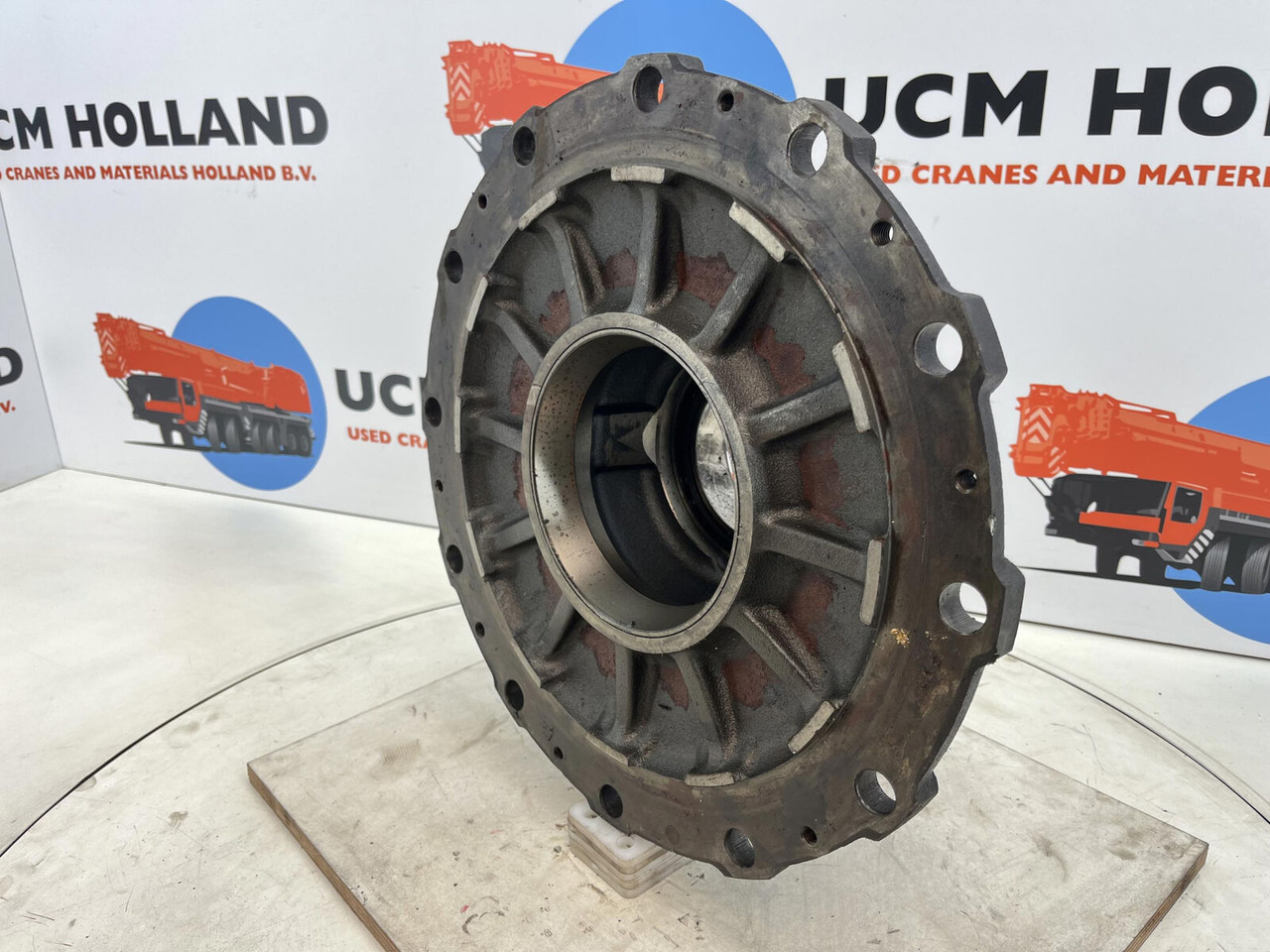 Krupp KMK 3045 Megatrak wheel hub - Náboj pre Žeriav: obrázok 1 Krupp KMK 3045 Megatrak wheel hub - Náboj pre Žeriav: obrázok 1