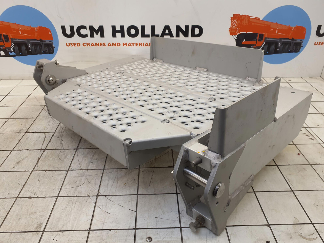 Liebherr LTM 1160-5.2 pedestal 75X806X440 - Schodík pre Autožeriav: obrázok 2 Liebherr LTM 1160-5.2 pedestal 75X806X440 - Schodík pre Autožeriav: obrázok 2