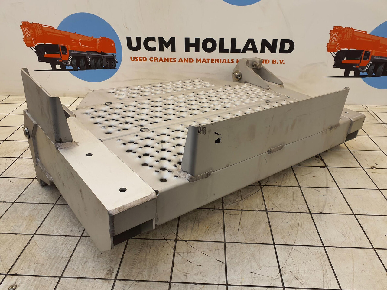 Liebherr LTM 1160-5.2 pedestal 75X806X440 - Schodík pre Autožeriav: obrázok 3 Liebherr LTM 1160-5.2 pedestal 75X806X440 - Schodík pre Autožeriav: obrázok 3