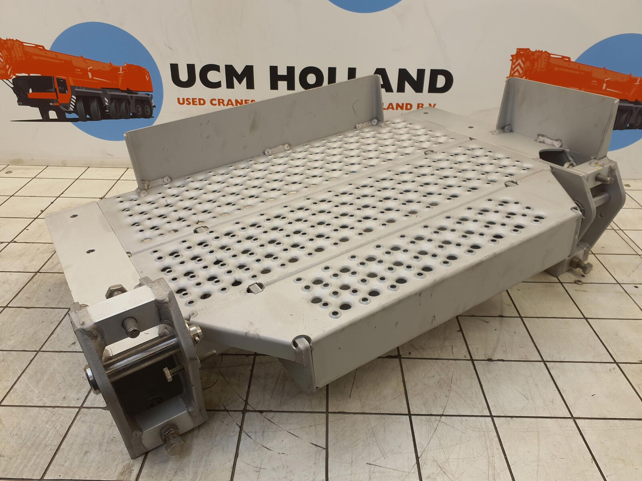 Liebherr LTM 1160-5.2 pedestal 75X806X440 - Schodík pre Autožeriav: obrázok 1 Liebherr LTM 1160-5.2 pedestal 75X806X440 - Schodík pre Autožeriav: obrázok 1