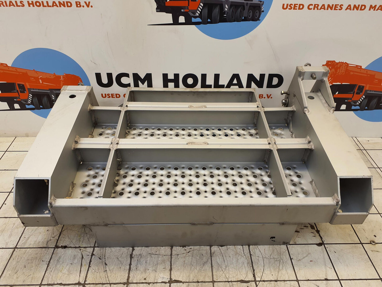 Liebherr LTM 1160-5.2 pedestal 75X806X440 - Schodík pre Autožeriav: obrázok 5 Liebherr LTM 1160-5.2 pedestal 75X806X440 - Schodík pre Autožeriav: obrázok 5