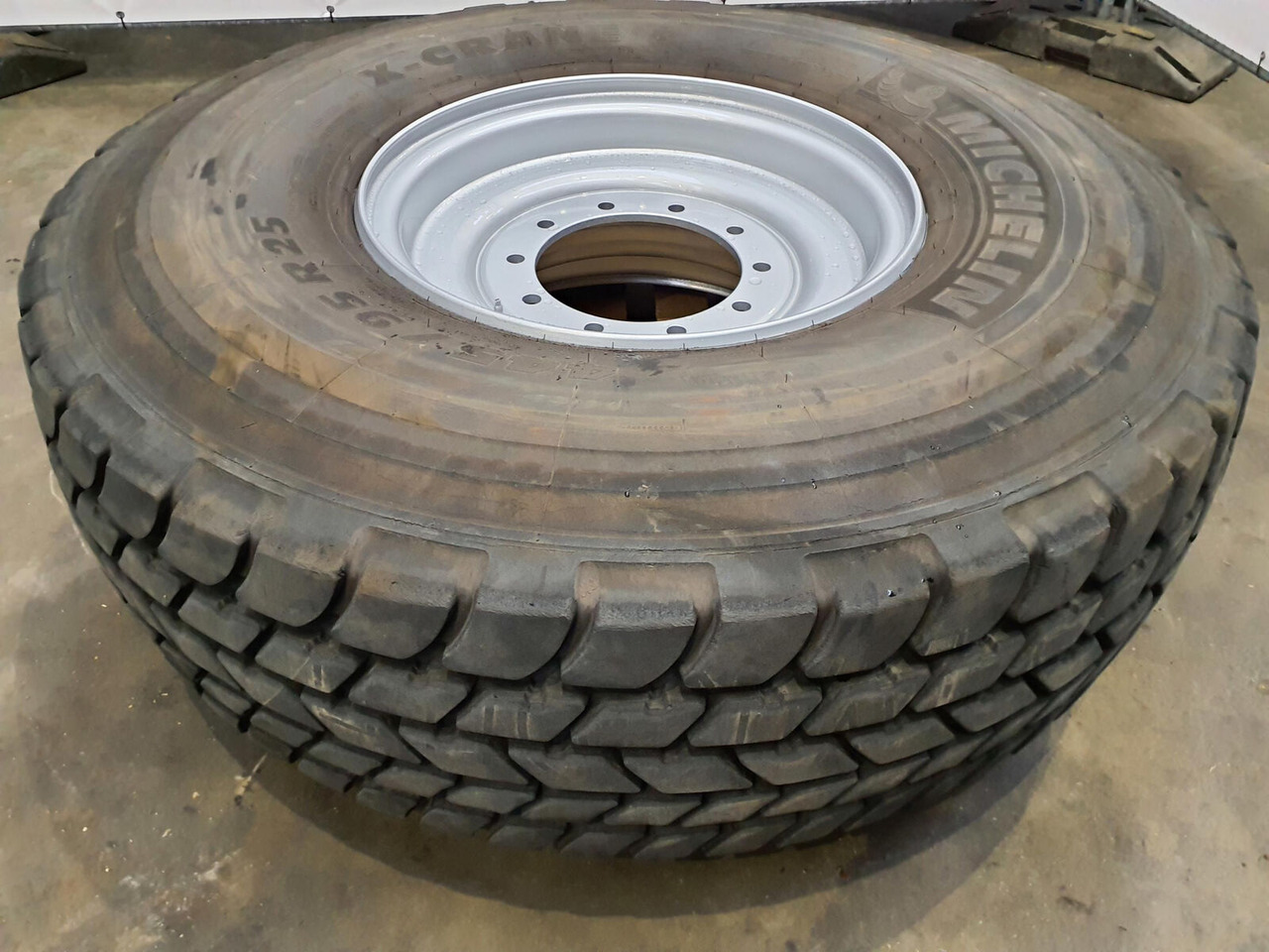 Michelin Wheel 445/95R25 10 12.3 1p - Kompletné koleso pre Žeriav: obrázok 2 Michelin Wheel 445/95R25 10 12.3 1p - Kompletné koleso pre Žeriav: obrázok 2