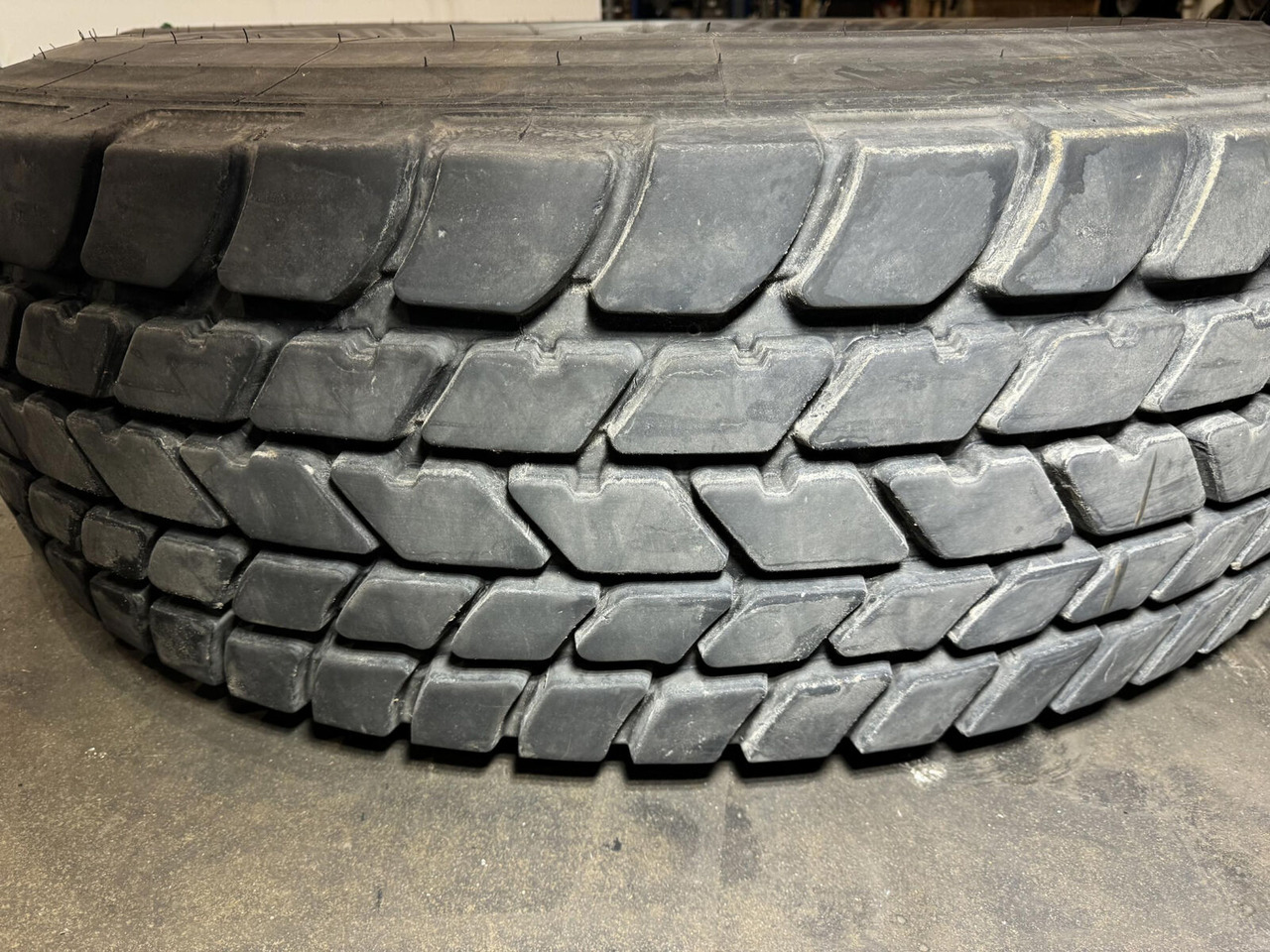 Michelin Wheel 445/95R25 10 12.3 1p - Kompletné koleso pre Žeriav: obrázok 3 Michelin Wheel 445/95R25 10 12.3 1p - Kompletné koleso pre Žeriav: obrázok 3