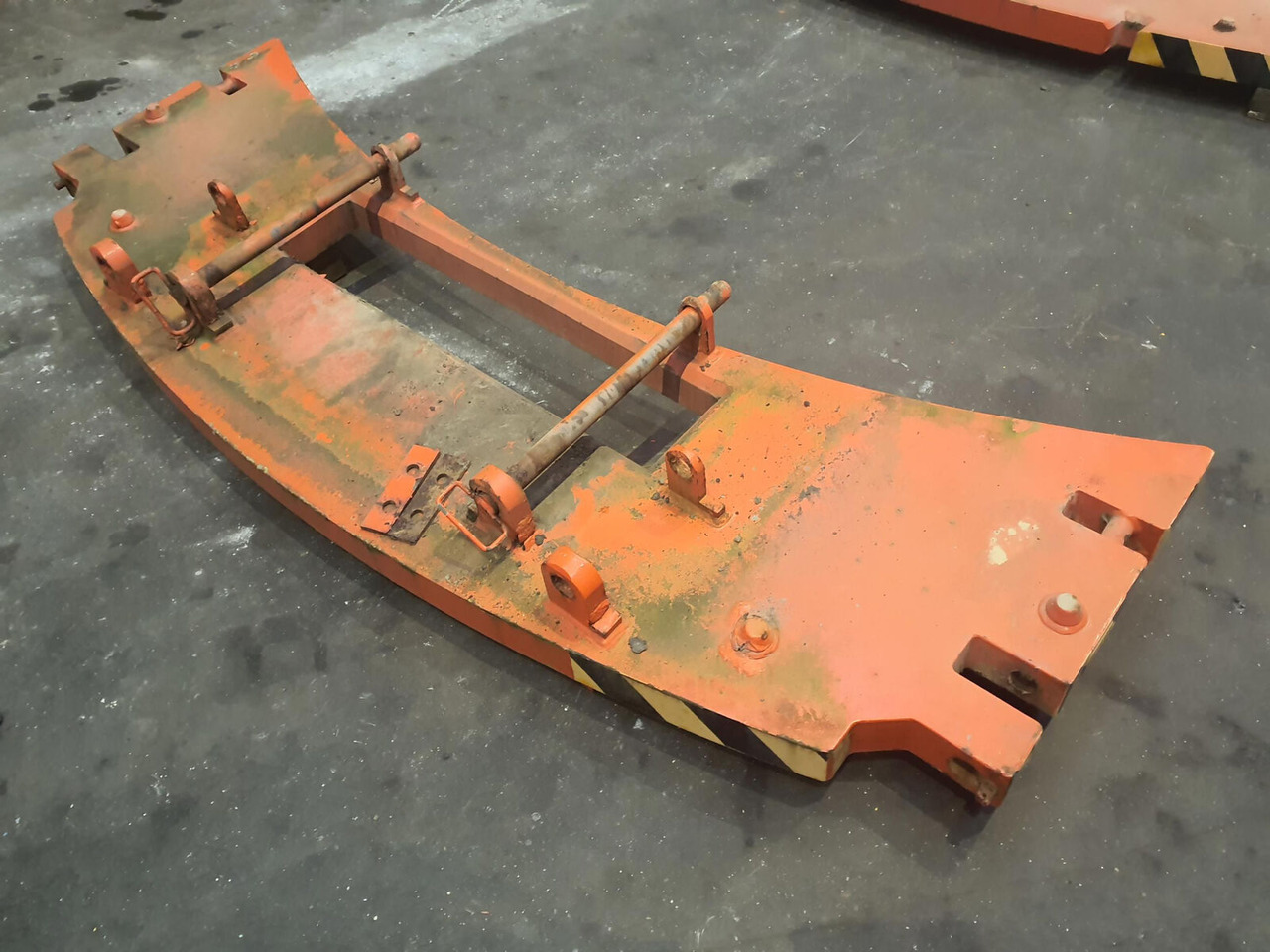 Terex AC 155 counterweight 1,15T - Protizávažie pre Autožeriav: obrázok 1 Terex AC 155 counterweight 1,15T - Protizávažie pre Autožeriav: obrázok 1