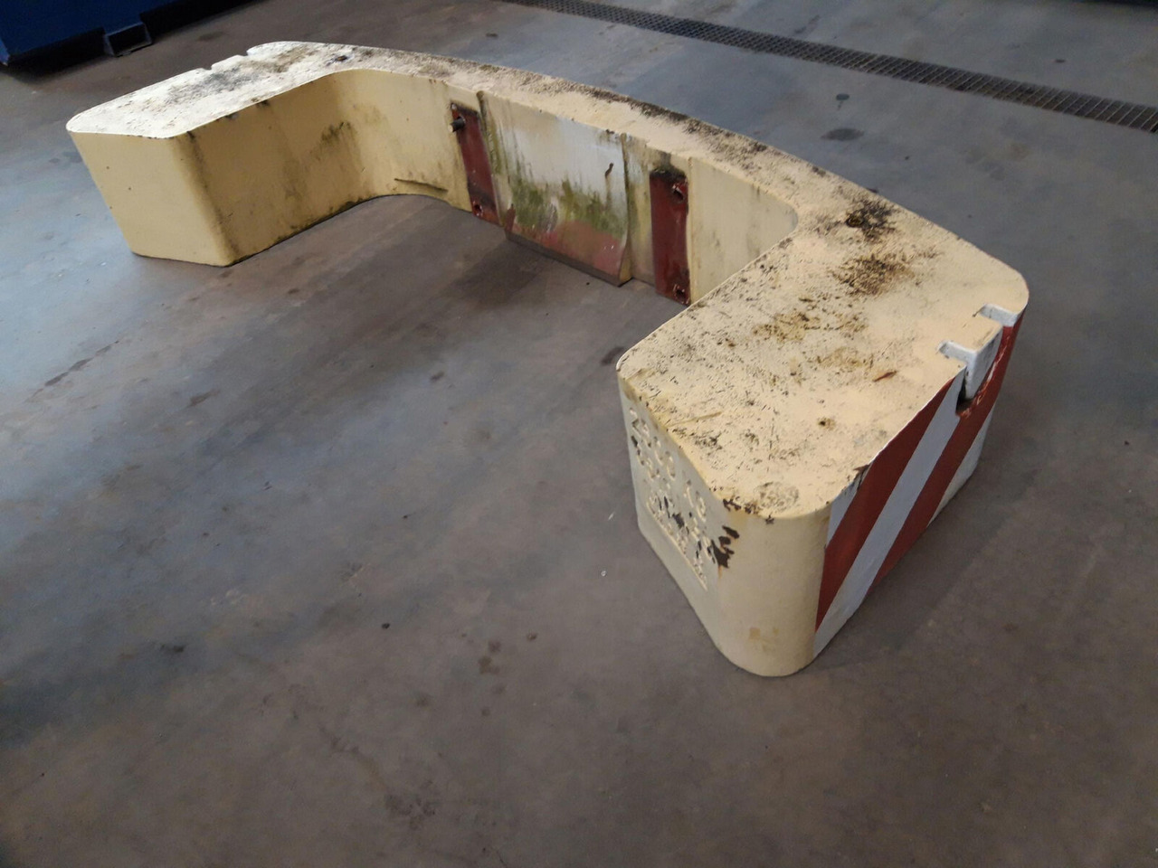 Terex Demag AC 35 counterweight 2,5 T - Protizávažie pre Autožeriav: obrázok 1 Terex Demag AC 35 counterweight 2,5 T - Protizávažie pre Autožeriav: obrázok 1