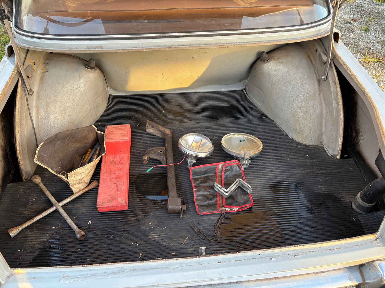 Automobil BMW - 1800 1966: obrázok 30 Automobil BMW - 1800 1966: obrázok 30