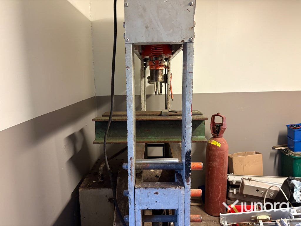 Hydraulpress - Hiab H100E, 100 ton - Ohraňovací lis: obrázok 5 Hydraulpress - Hiab H100E, 100 ton - Ohraňovací lis: obrázok 5