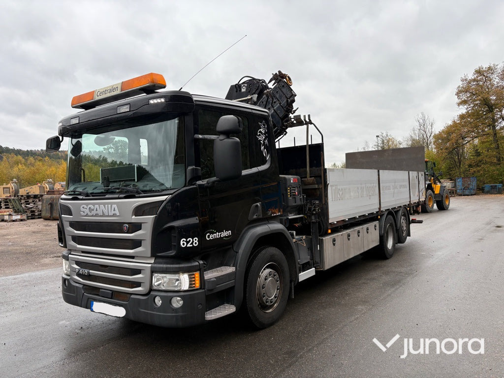 Kranbil - Scania P410 med Hiab 138 - Valníkový/ Plošinový nákladný automobil, Auto s hydraulickou rukou: obrázok 1 Kranbil - Scania P410 med Hiab 138 - Valníkový/ Plošinový nákladný automobil, Auto s hydraulickou rukou: obrázok 1