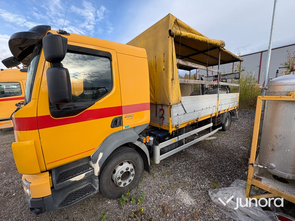 Lastbil Volvo FL-280 4*2 - Plachtové nákladné vozidlo: obrázok 4 Lastbil Volvo FL-280 4*2 - Plachtové nákladné vozidlo: obrázok 4