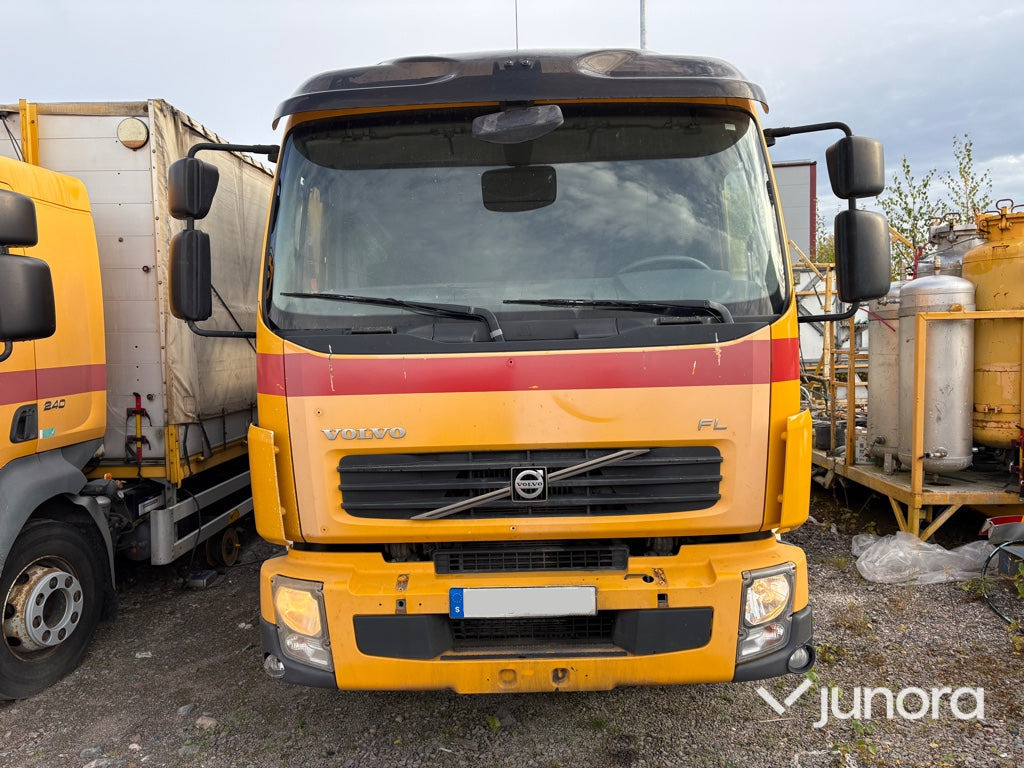 Lastbil Volvo FL-280 4*2 - Plachtové nákladné vozidlo: obrázok 2 Lastbil Volvo FL-280 4*2 - Plachtové nákladné vozidlo: obrázok 2