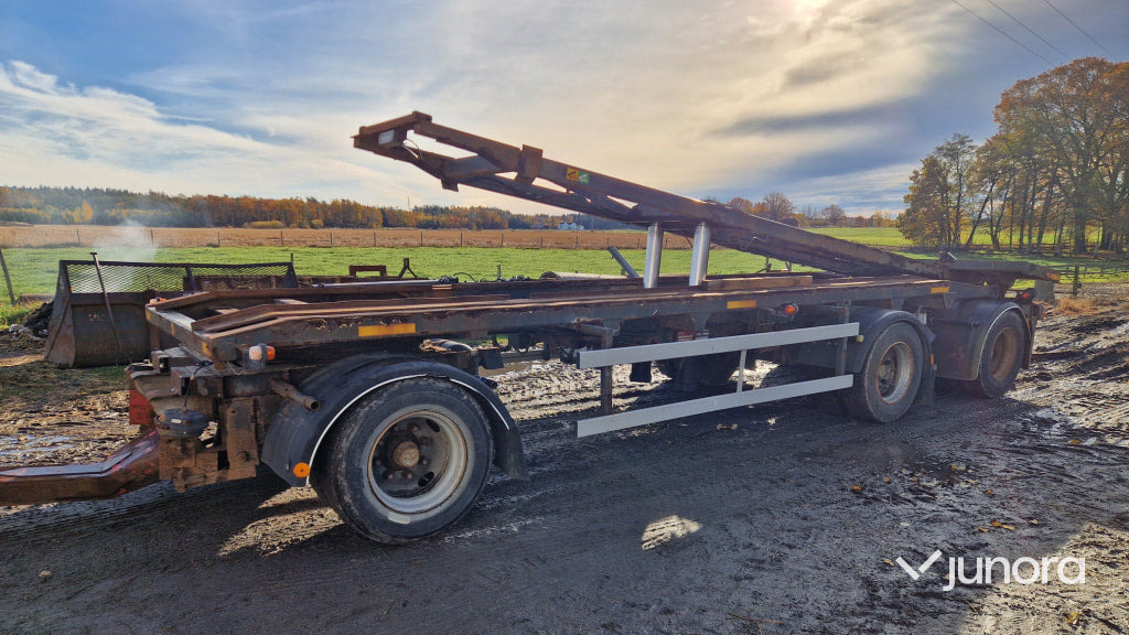 Lastväxlarvagn + Tipp - Härryda, THLBS-300-N - Príves preprava kontajnerov/ Výmenná nadstavba: obrázok 2 Lastväxlarvagn + Tipp - Härryda, THLBS-300-N - Príves preprava kontajnerov/ Výmenná nadstavba: obrázok 2